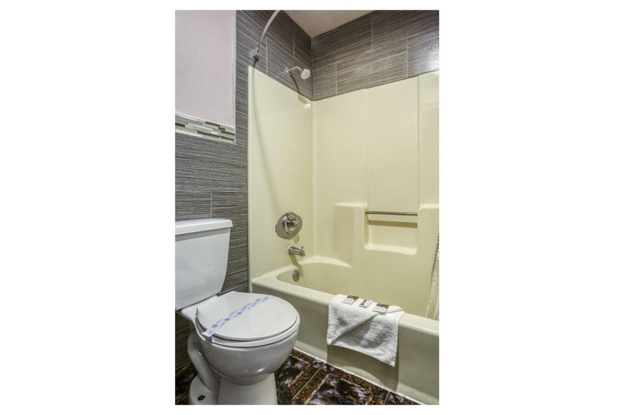 Hotel Whittier, Ca I-605 Экстерьер фото